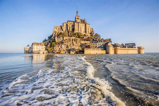 La marée autour du Mont Saint-Michel