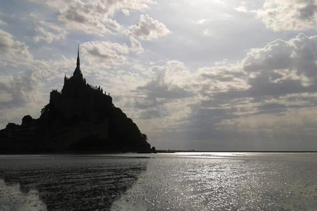 Le Mont Saint-Michel à contre-jour